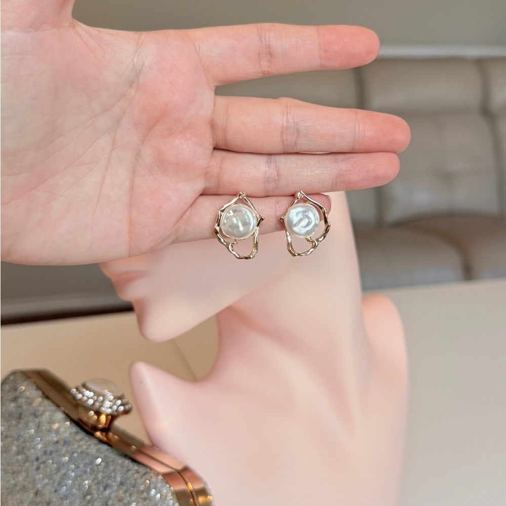 Minimalist Trendy Gold and Pearl Earrings - Picture 8 of 10
